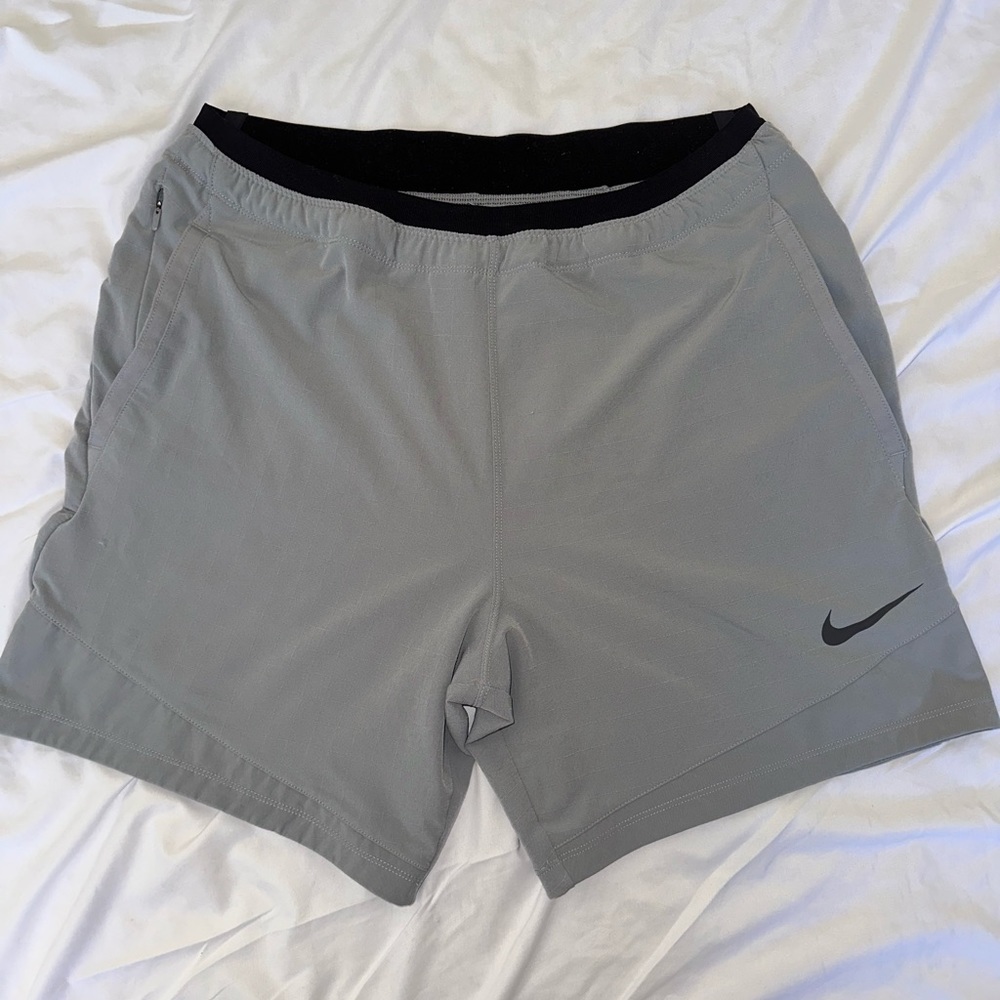 NIKE PRO SHORTS - Gray size Large